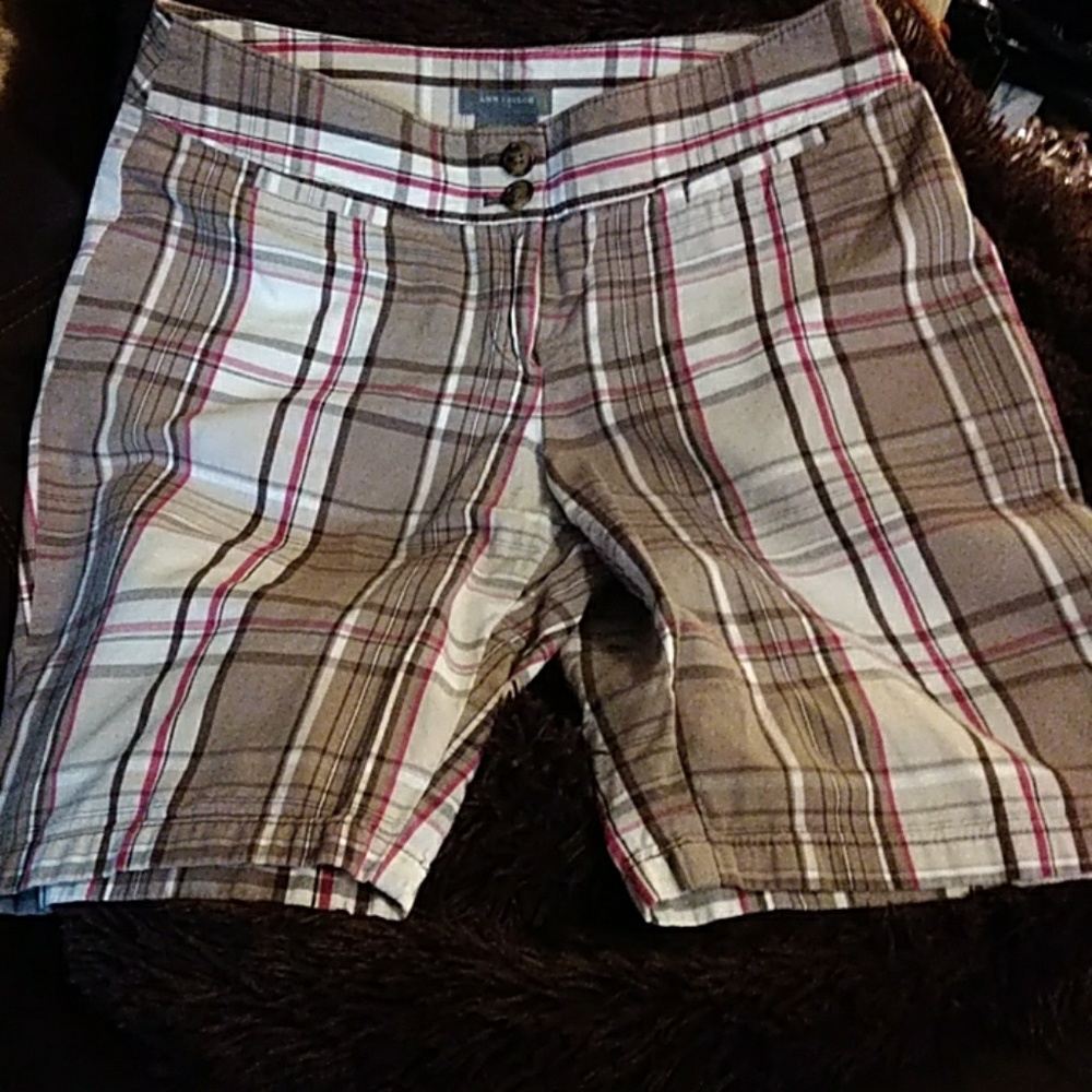 🎆SALE😘  Ann Taylor curvy fit  shorts siz